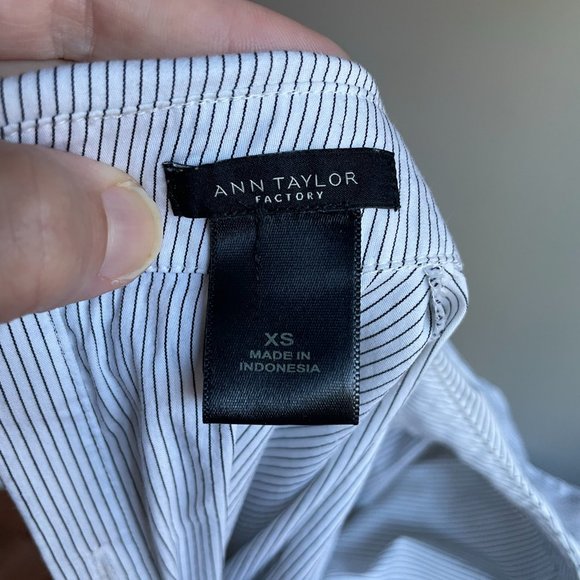 Ann Taylor White Pinstripe Sleeveless Top, XS - Picture 4 of 4